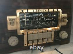Refurbished 1940 Zenith Model 6S439 Table Radio with push button presets