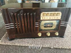 Refurbished 1941 Zenith Model 6-S-528 Table Radio with pushbutton presets