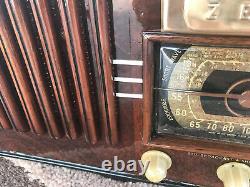 Refurbished 1941 Zenith Model 6-S-528 Table Radio with pushbutton presets