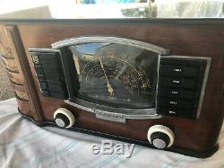 Refurbished 1941 Zenith Model 7-S-633R Table Radio with push button presets