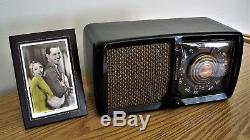 Restored Vintage ZENITH Bakelite Parlor Table Radio from 1946