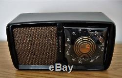 Restored Vintage ZENITH Bakelite Parlor Table Radio from 1946