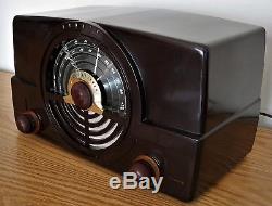 Restored Vintage ZENITH am / fm Bakelite Radio from 1949