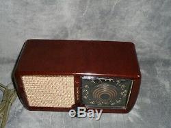 Restored and working Bakelite Zenith model 5D011 vintage 1946 tube radio
