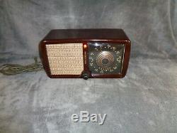 Restored and working Bakelite Zenith model 5D011 vintage 1946 tube radio