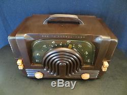 VINTAGE 1940s OLD ZENITH ART DECO SWIRLED BAKELITE MACHINE AGE MID CENTURY RADIO