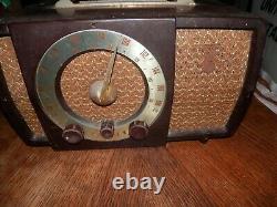 VINTAGE 1950s EAMES ERA ZENITH AM-FM ANTIQUE OLD BAKELITE TUBE RADIO