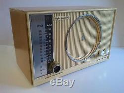 VINTAGE 1950s ZENITH AM/FM TUBE RADIO, WOOD CABINET