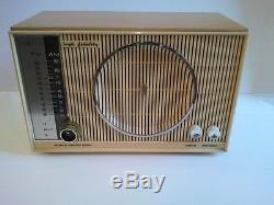 VINTAGE 1950s ZENITH AM/FM TUBE RADIO, WOOD CABINET