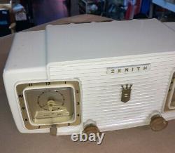 VINTAGE Zenith Model A515W Table Clock tube Radio Mid Century Modern Retro