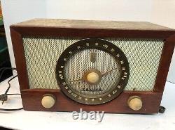 VINTAGE Zenith Y832 Tube Radio