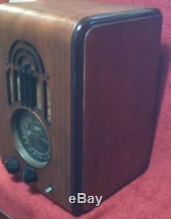 Vintage 1937-38 zenith Model 5-S-228 standard & short wave 5 tube radio