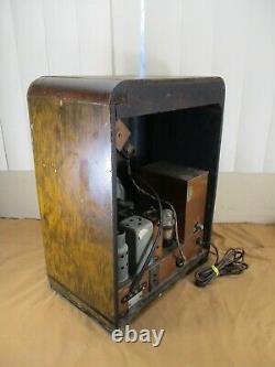Vintage 1938 Zenith Model 6-J-230 Tombstone Style Tube Radio in Wooden Case