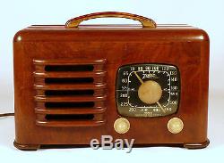 Vintage 1941 Zenith 6D525 Table Radio