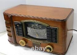 Vintage 1941 Zenith Model 7S633R Table Radio