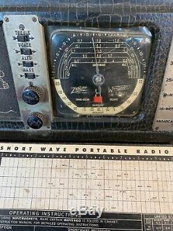 Vintage 1942 Zenith Bomber Long Distance Radio Model 7G605
