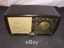 Vintage 1946 Zenith Consol Tone Bakelite Radio Made in USA Model 5D011