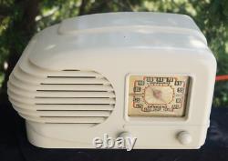 Vintage 1947 Air Castle Model 106B Tube Radio Works Bakelite Hard to find
