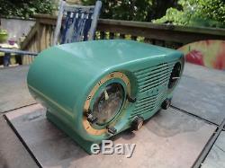 Vintage 1950's Zenith Owl Eyes Rare Green Tube Radio Model