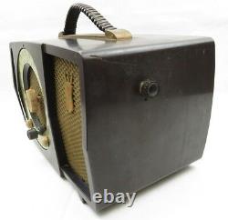 Vintage 1950's Zenith Tube Radio Bakelite