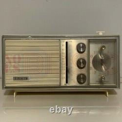 Vintage 1950s Zenith AM FM Clock Radio