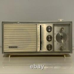 Vintage 1950s Zenith AM FM Clock Radio