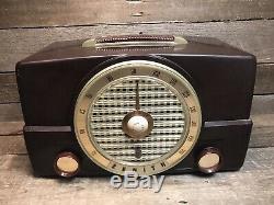 Vintage 1950s Zenith Art Deco Bakelite Tube Radio Model K 526 (S-19493) Working