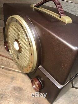 Vintage 1950s Zenith Art Deco Bakelite Tube Radio Model K 526 (S-19493) Working
