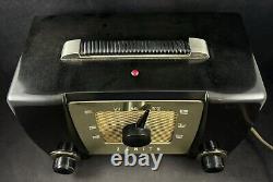 Vintage 1951 Zenith 6G05 Bakelite Table Tube Radio Made in USA