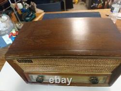 Vintage 1951 Zenith Table Top Long Distance Radio G730W. NICE, CLEAN, WORKS A1