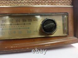 Vintage 1951 Zenith Table Top Long Distance Radio G730W. NICE, CLEAN, WORKS A1