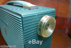 Vintage 1955 Zenith T405F AM Broadcast Portable Tube Radio Green with Original Box