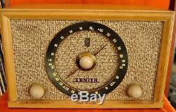 Vintage 1956 Zenith Tube Radio Model B835E
