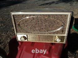 Vintage 1959 Zenith Auto Frequency Control AM/FM Table-Top Tube Radio Electronic