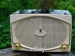 Vintage 1959 Zenith B513-Y Tube AM Radio Plastic Case Model Radio Works Great