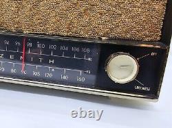 Vintage 1960 Zenith AM/FM Tube Radio Model No. C724W Table MCM ch=7c02 am works