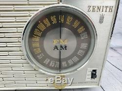 Vintage 1967 Zenith Model X316 AM/FM Tabletop Tube Radio with AFC White