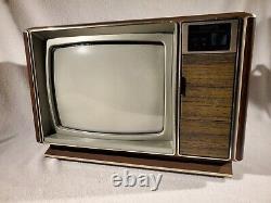 Vintage 1983 Zenith Space Command 13 Wood Grain Crt Tube Tv Retro Video Gaming