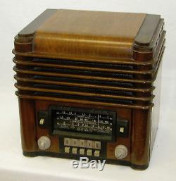 Vintage Art Deco Black Dial Zenith Model Zephyr 7-S-433 Tombstone Tube Radio