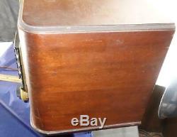 Vintage Art Deco Wood Zenith Tube Radio Model 7S633 AM Shortwave