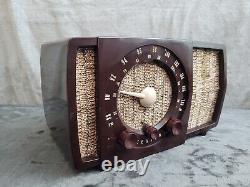 Vintage Bakelite Zenith AM/FM Radio Model T723