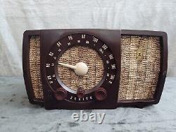 Vintage Bakelite Zenith AM/FM Radio Model T723