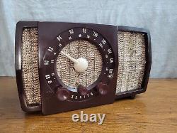 Vintage Bakelite Zenith AM/FM Radio Model T723