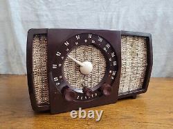 Vintage Bakelite Zenith AM/FM Radio Model T723