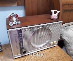 Vintage MID Century Deco Zenith Tube Radio Clean & Working Good H845 MID Centry