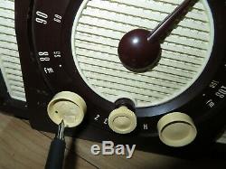 Vintage Mid Century 1955 Zenith Tube Radio Model Y723 Works perfect Great shape