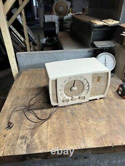 Vintage Old Original Zenith Model T723 White Bakelite Electric Tube Radio USA