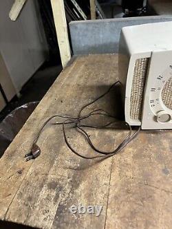 Vintage Old Original Zenith Model T723 White Bakelite Electric Tube Radio USA