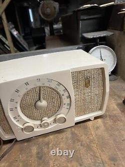 Vintage Old Original Zenith Model T723 White Bakelite Electric Tube Radio USA