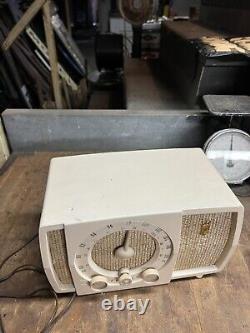 Vintage Old Original Zenith Model T723 White Bakelite Electric Tube Radio USA